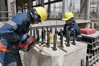 Cálculo para el diseño y montaje de estructuras y construcciones metálicas en Bogotá, Colombia. Montajes, ingeniería y Construccion MIC SAS.